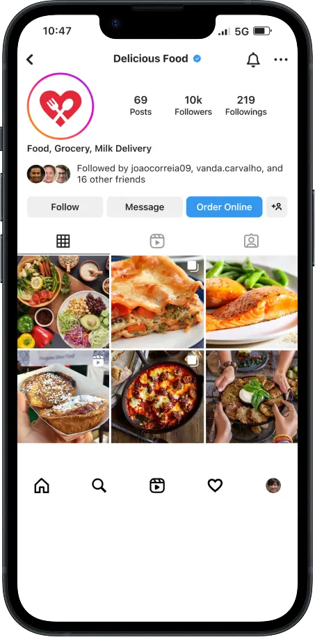 Customer ordering food through Instagram using Deonde ordering link on mobile
